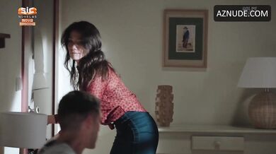 Carolina Carvalho Bikini Scene in Golpe De Sorte