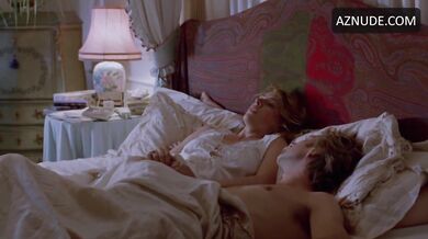 Saskia Reeves Sexy Scene in Close My Eyes