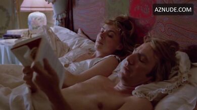 Saskia Reeves Sexy Scene in Close My Eyes