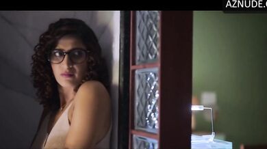 Shweta Basu Prasad Sexy Scene in Shweta Basu Prasad, Zarin Shihab, Aahana Kumra India Lockdown Hot Scene Compilation