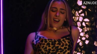 Rocio Velayos Sexy Scene in Fisica O Quimica: La Nueva Generacion