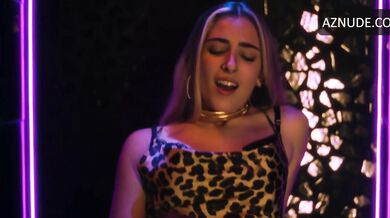 Rocio Velayos Sexy Scene in Fisica O Quimica: La Nueva Generacion