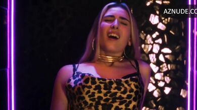 Rocio Velayos Sexy Scene in Fisica O Quimica: La Nueva Generacion