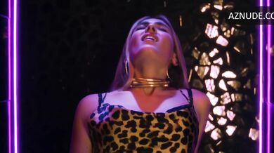 Rocio Velayos Sexy Scene in Fisica O Quimica: La Nueva Generacion