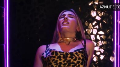 Rocio Velayos Sexy Scene in Fisica O Quimica: La Nueva Generacion