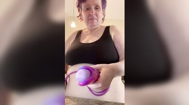 TOY TEST - Juliet Toys Glow-in-the-Dark Ovipositor Dildo mature MILF bbw