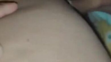 MAMA MUDA DIGENJOT DUA BRONDONG