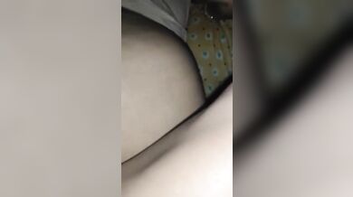 MAMA MUDA DIGENJOT DUA BRONDONG