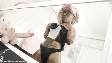 Big toy penetration makes her CREAM