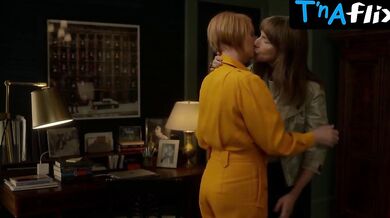 Cynthia Nixon Lesbian Scene in And Just Like That...
