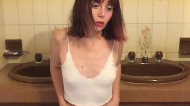 My girlfriend sends me a video of herself masturbating in lingerie