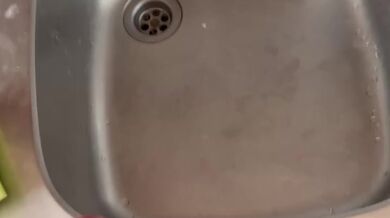 Не дрочил 10 дней. Слишком много спермы. Тайно дрочу пока мама в душе