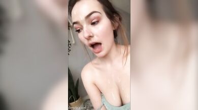 OMGCosplay Onlyfans Cum on Face Video
