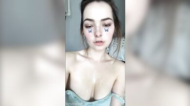 OMGCosplay Onlyfans Cum on Face Video