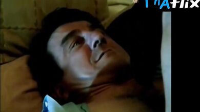 Araceli Gonzalez Breasts Scene in Mujeres Asesinas