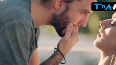 Hannah Cheesman Sexy Scene in The Definites