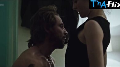 Aliette Opheim Butt Scene in Hassel