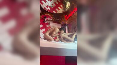 My boyfriend fucks my pussy on all fours until I have an orgasm.