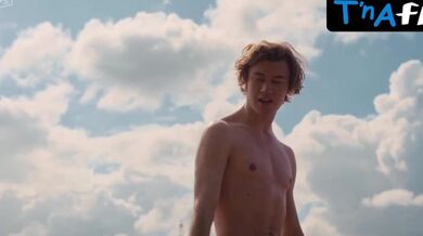 Lilly Krug Butt, Breasts Scene in Club Der Dinosaurier