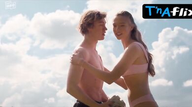 Lilly Krug Butt, Breasts Scene in Club Der Dinosaurier