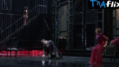 Ana Bercianos Butt, Breasts Scene in De Teatro Madrid