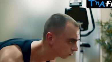 Mariya Krotova Sexy Scene in Bednye Smeyutsya, Bogatye Plachut