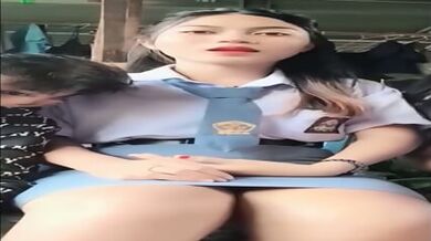 Anak SMA Pamer Paha Mulus SAAT LIVE