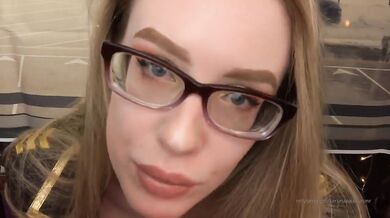 Stewardess – Karuna Satori