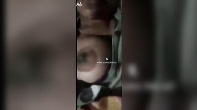 Two Indian Girls Showing Her Nudes Which Goes Viral#15