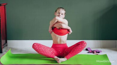 Diana Heaven - Spreading Nudes