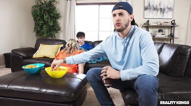 My Boyfriend Won'T Anal - Jill Taylor, Parker Ambrose