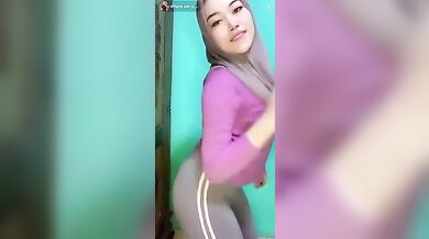 SILVANA JILBAB CANTIK GOYANG TIKTOK