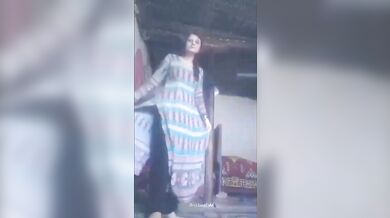 Pakistani Cute Sexy Girl Rubbing Her Clean Pussy N Showing Tits To Lover.