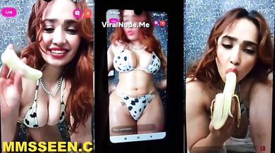 Bollywood Actress Aditimistry Show Boobs And Ass Hot Live Chat