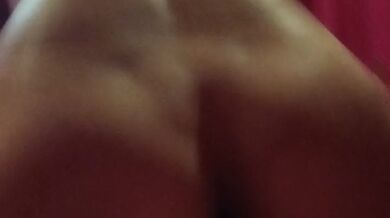 Rica madura montando