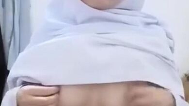 Budak Sekolah Ramas Tetek Dalam Toilet Sekolah