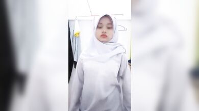 Budak Sekolah Ramas Tetek Dalam Toilet Sekolah