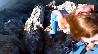 Risky Public Sex On a CliffCLQHb3DL