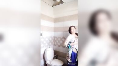 Desi Aunty Shower