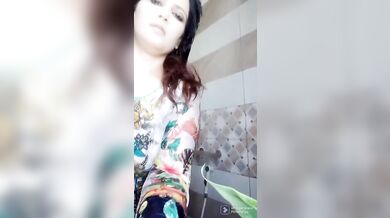 Desi Aunty Shower