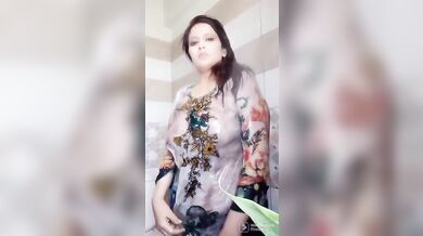 Desi Aunty Shower