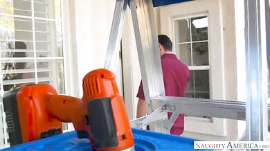 Preying All Over Hot Worker To Seal Treacherous Brunette's Appetizing Hole