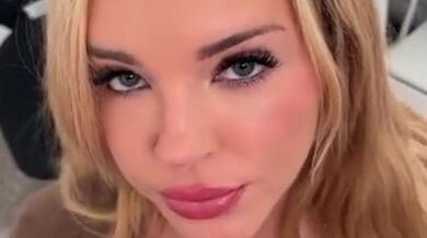 Has Sex In The Office