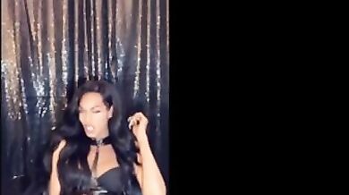 Extra hung time une black masturbe ca grosse queue