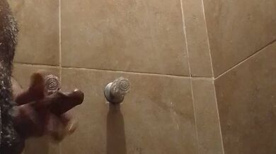 Un pajaso en el baño