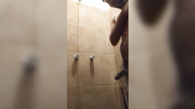 Un pajaso en el baño