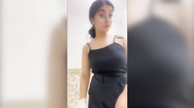 Horny Glasses Girl Showing Masturbating