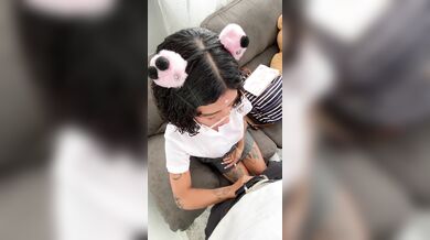 Hijastra llega Mojadita de la Secu, creo que alguien le esta Metiendo Mano