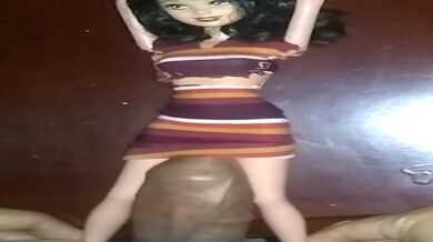 Blancanieves cum under legs