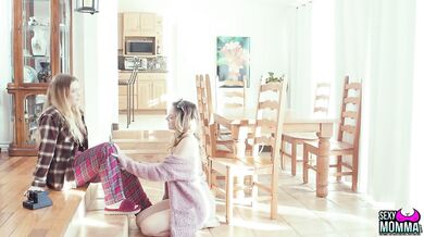 Sexy Momma - River Lynn Knows What Step Mother Lindsay Likes Porn (Lindsay lee)